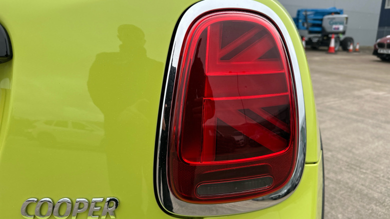 MINI Hatchback 1.5 Cooper Exclusive 5dr Auto Petrol Hatchback